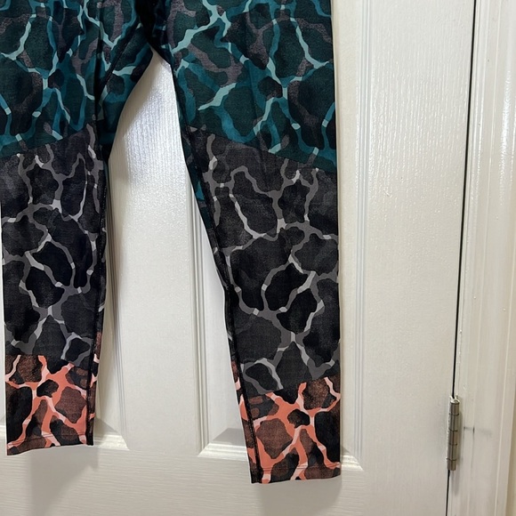 Calvin Klein Womens Medium Performance Multi Colored Leggings - Picture 2 of 4